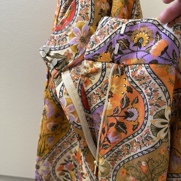 FARM Rio Multicolor Patterned Cropped Pants - Picture 12 of 16